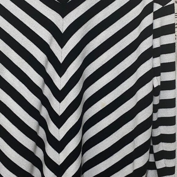 Lane Bryant Chevron Striped Sweater Size 14/16 - Picture 9 of 10